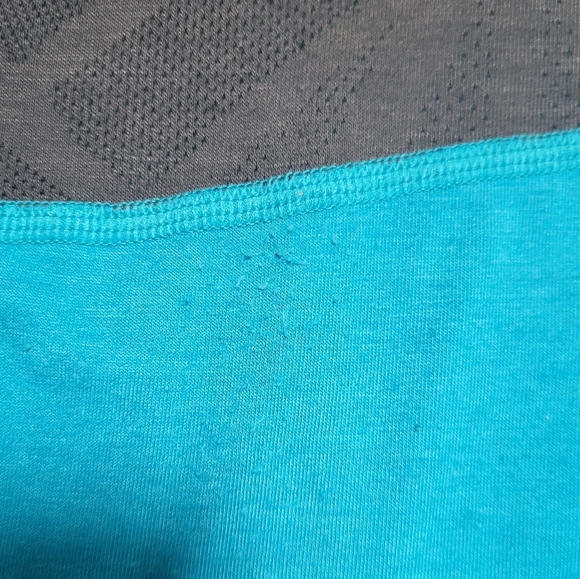 Under Armour heat gear top - Picture 5 of 5